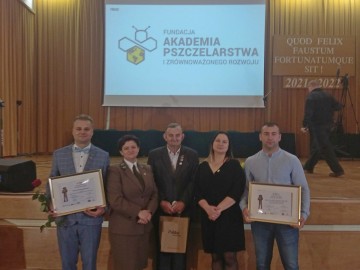 VII Ogólnopolska Konferencja „Nowe technologie w gospodarce pasiecznej – wyzwania i ograniczenia”  oraz rozstrzygniecie VII edycja Ogólnopolskiego Konkursu „Pszczelarz Roku”, Warszawa, 21.10.2021r., 